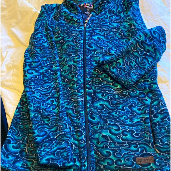 Sherpa brand, fleece jacket, paisley pattern. - Picture 1 of 2